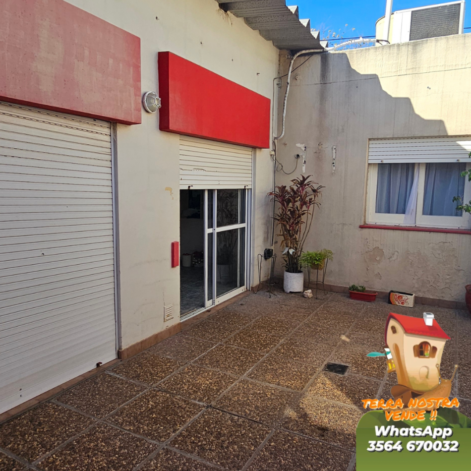 CASA CON LOCAL COMERCIAL !!
