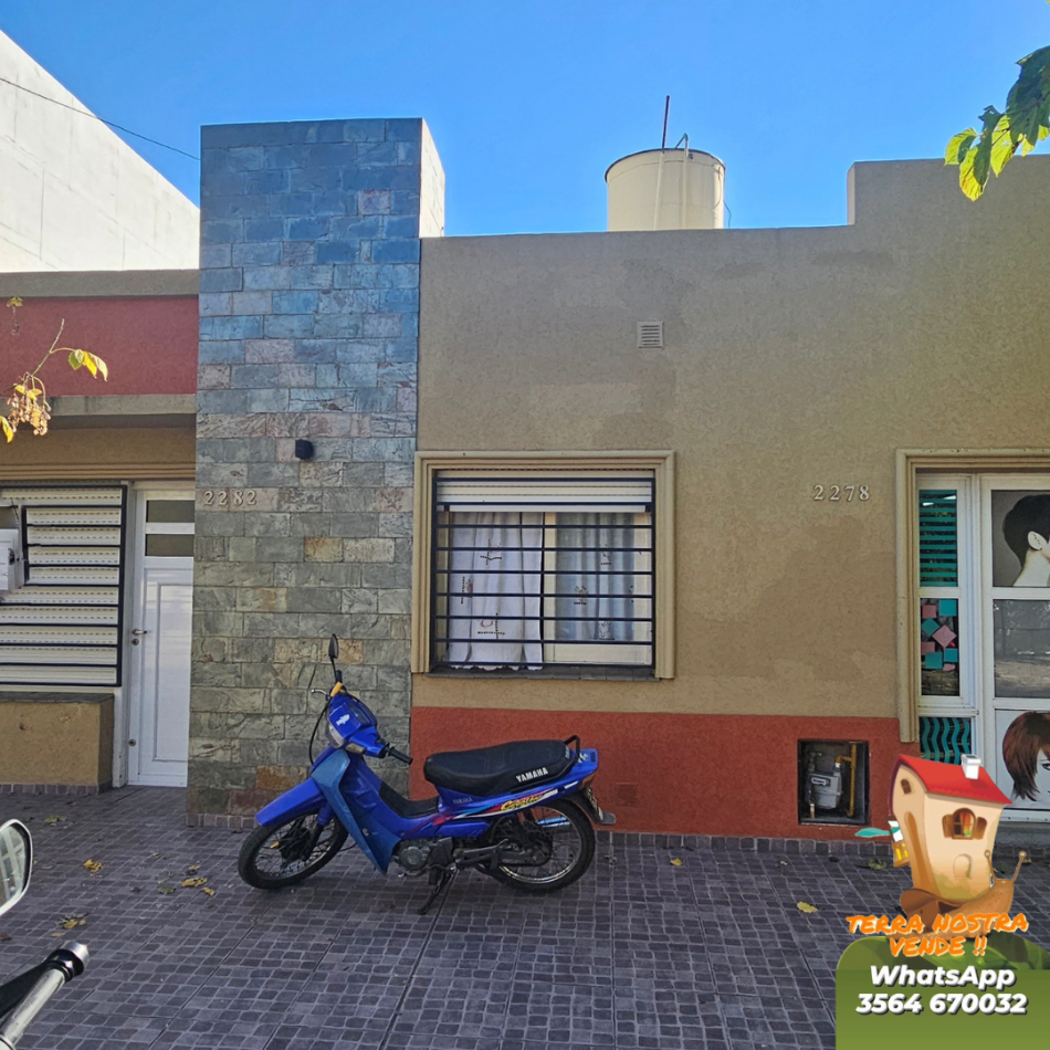 CASA CON LOCAL COMERCIAL !!