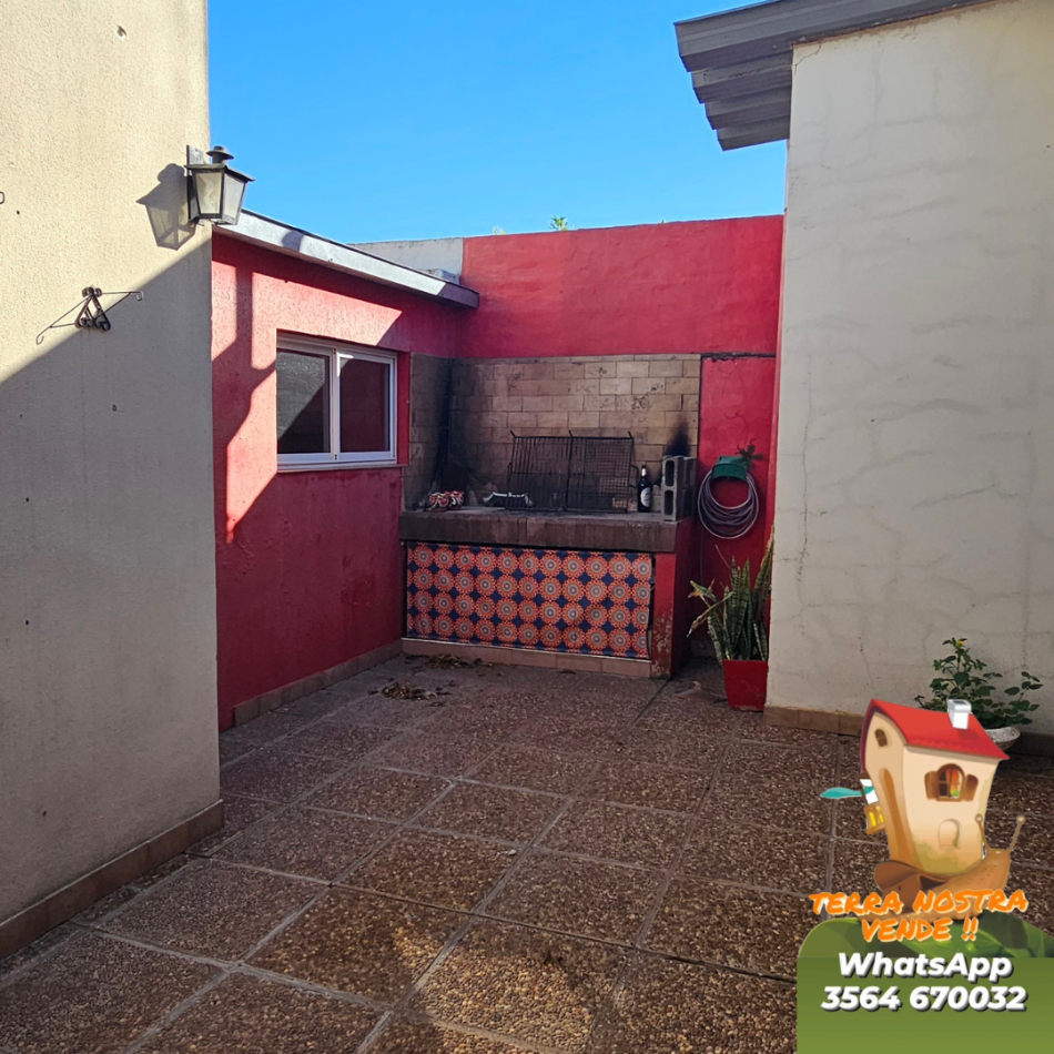 CASA CON LOCAL COMERCIAL !!