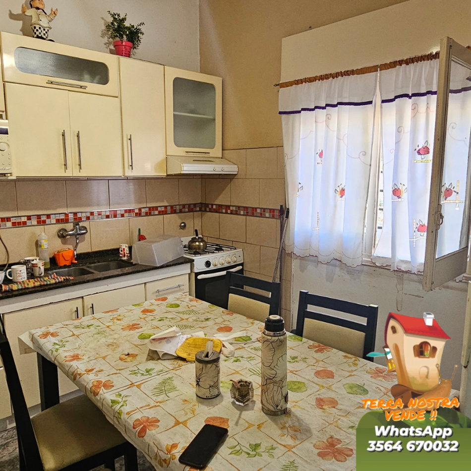 CASA CON LOCAL COMERCIAL !!