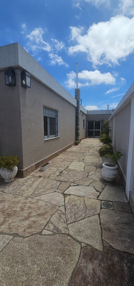 TERRA NOSTRA VENDE ESPECTACULAR PROPIEDAD EN B° CHALET !!...
